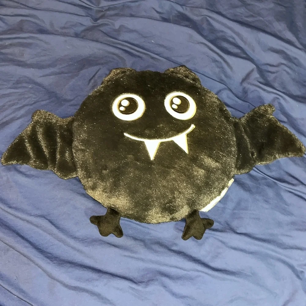 Bat throw pillow *FIRM PRICE*